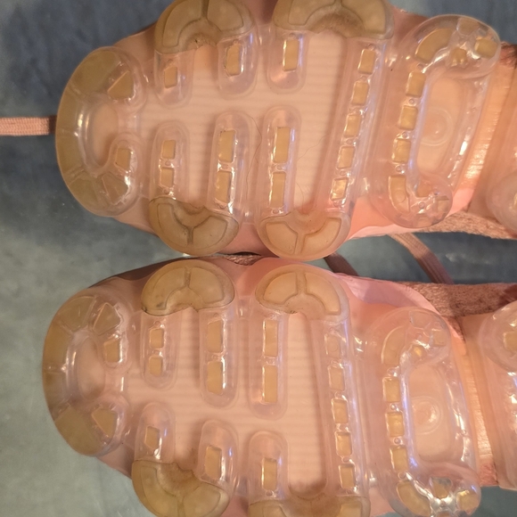 Looking for more vapormax - Picture 9 of 10